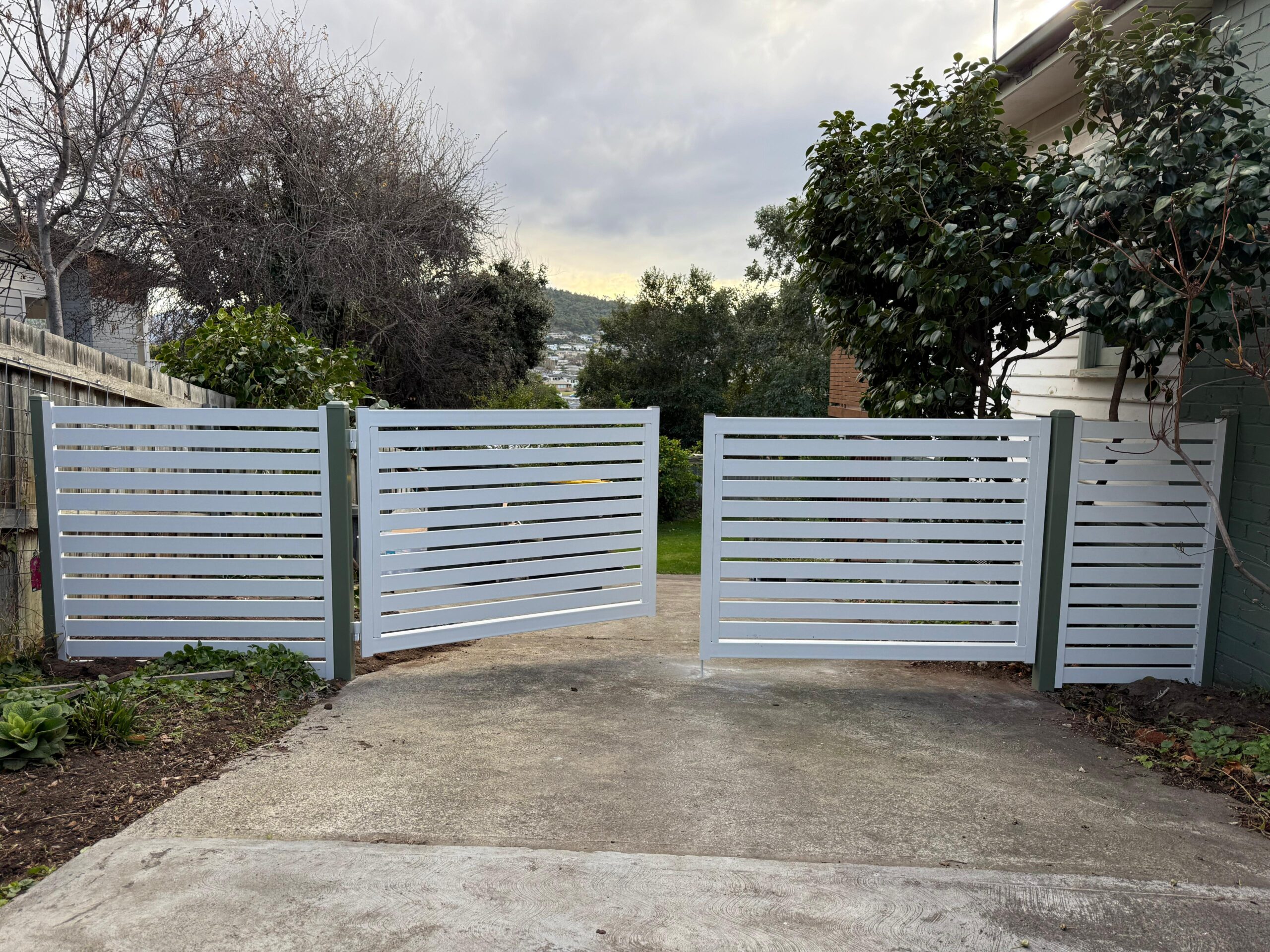 Aluminium Slat Fencing _ Hobart Fencing and Gates 2 Aluminium Slat Fencing _ Hobart Fencing and Gates 2
