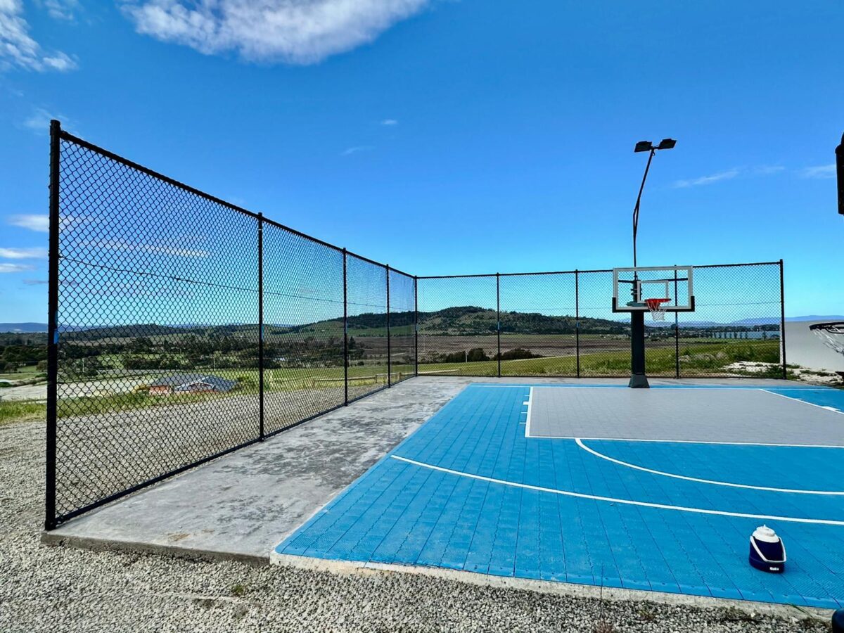 Chain-wire-fence-Installation-hobart-1200x900.jpeg