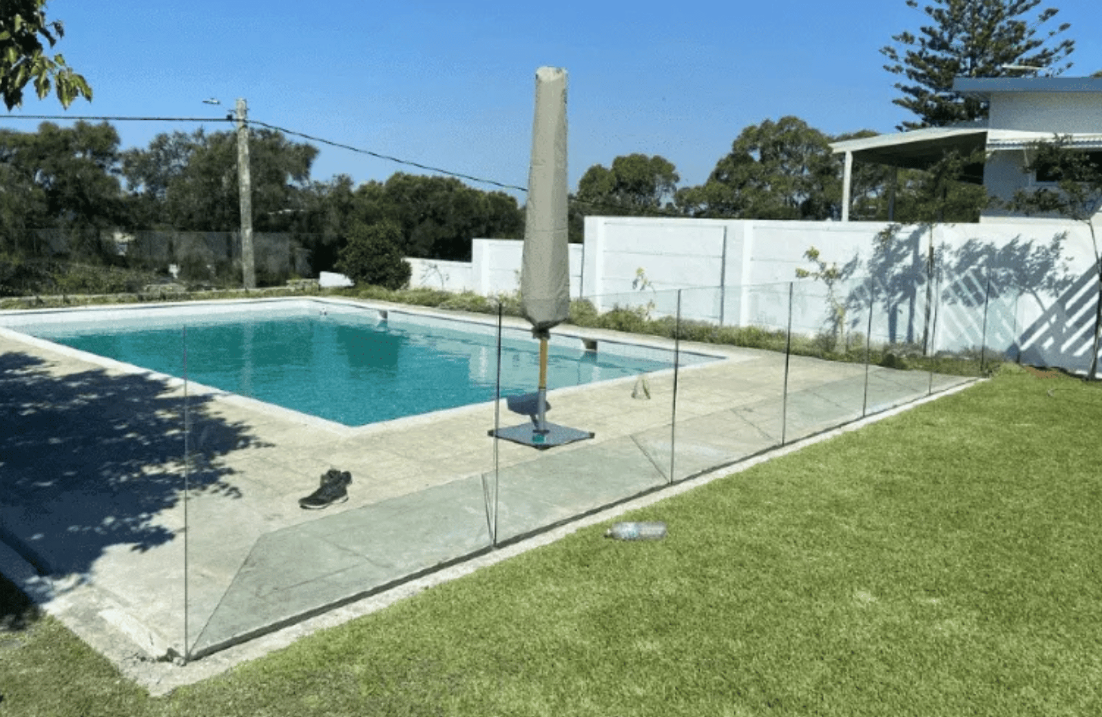 Frameless vs. Semi-Frameless Choosing the Right Glass Pool Fence in Hobart - Hobart fencing and gates