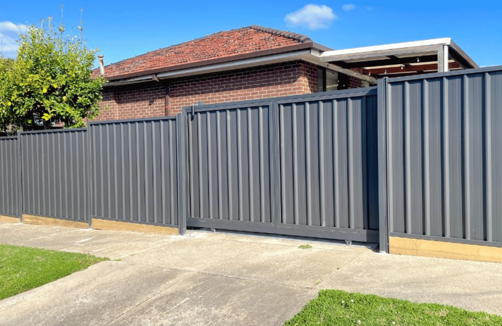 The Rise of Colorbond Fencing in Hobart Modern, Strong & Low Maintenance - Hobart fencing and gates