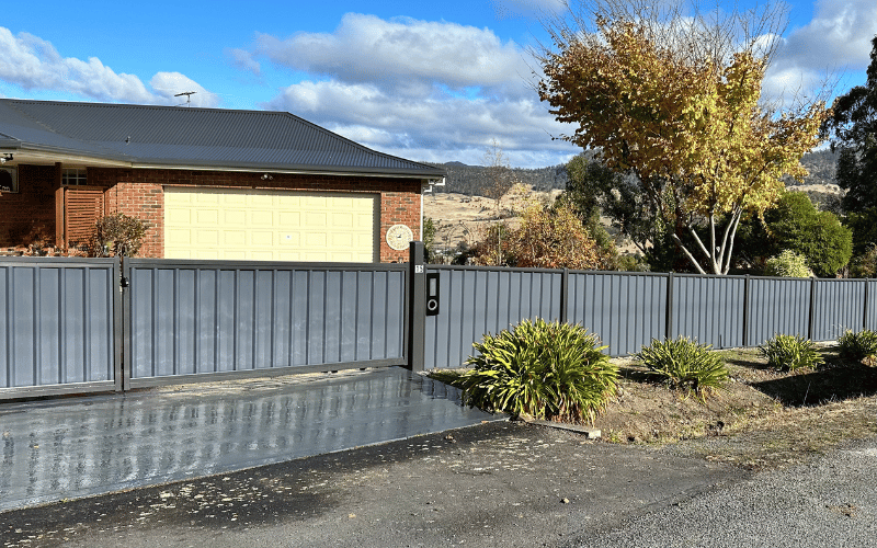 Colorbond fencing installed by hobart fencing and gates best fencing contractors in Hobart, TAS 2